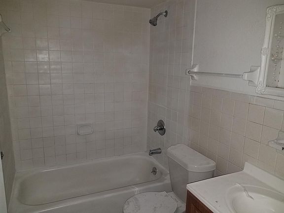 5th image of 604 E Garden St #4