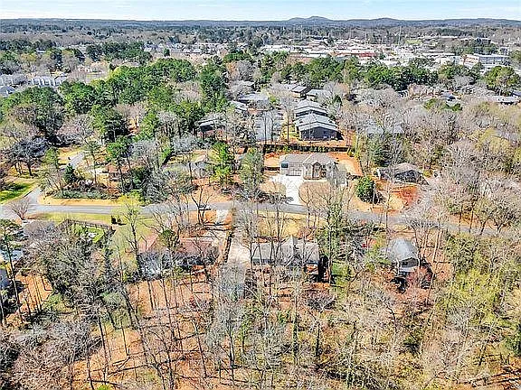 Bayliss Dr — Photo 1