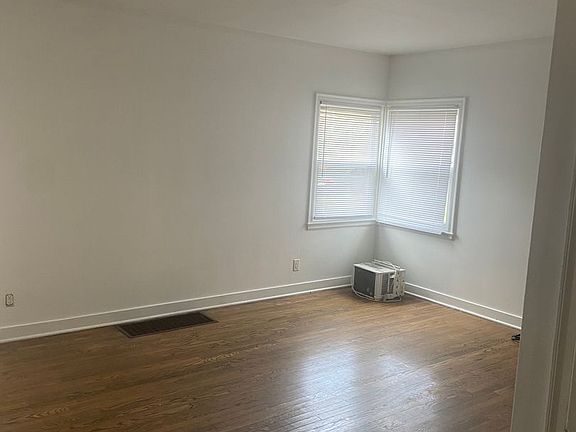 3rd image of 1102-1104 Woodlawn Ave #6526283D7