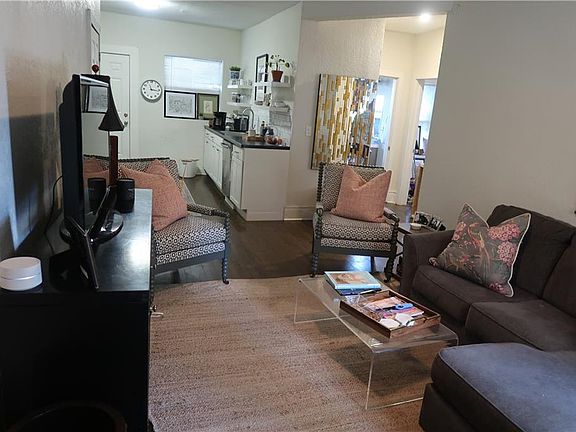 4th image of 714 Gladstone Ave
