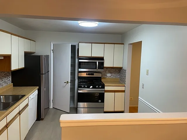 1133 Hawthorne Ct #B-1 — Photo 12