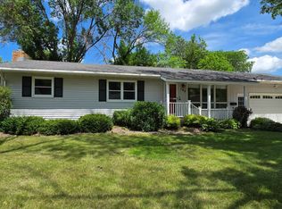 102 Southview Dr, Marshall, MN 56258