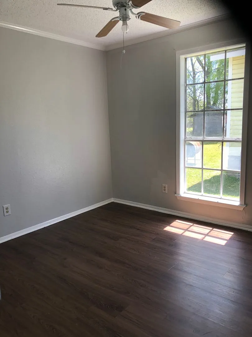 Move In Special Large Duplex in a quiet cul-d-sac close to VA hospital — Photo 4