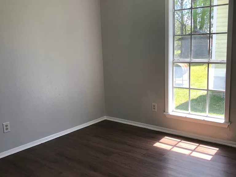 1147 Cornwell St — Photo 4