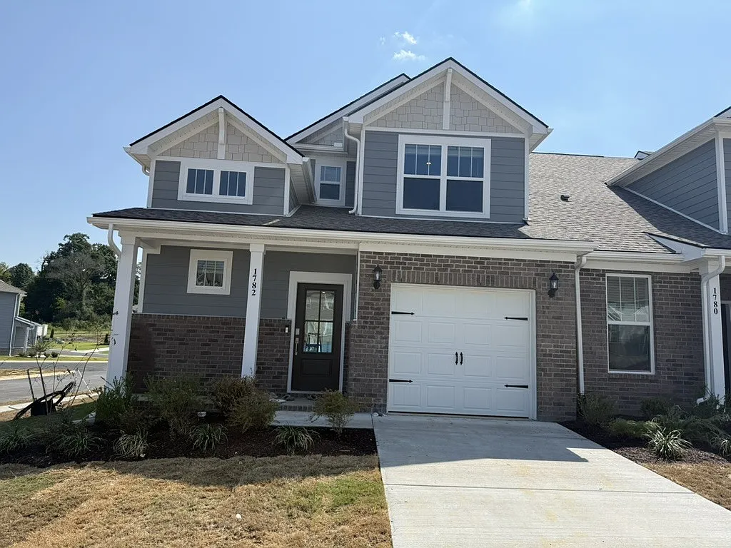 3 bed, 2.5 bath, 1729 sqft, $2,095 — Photo 1