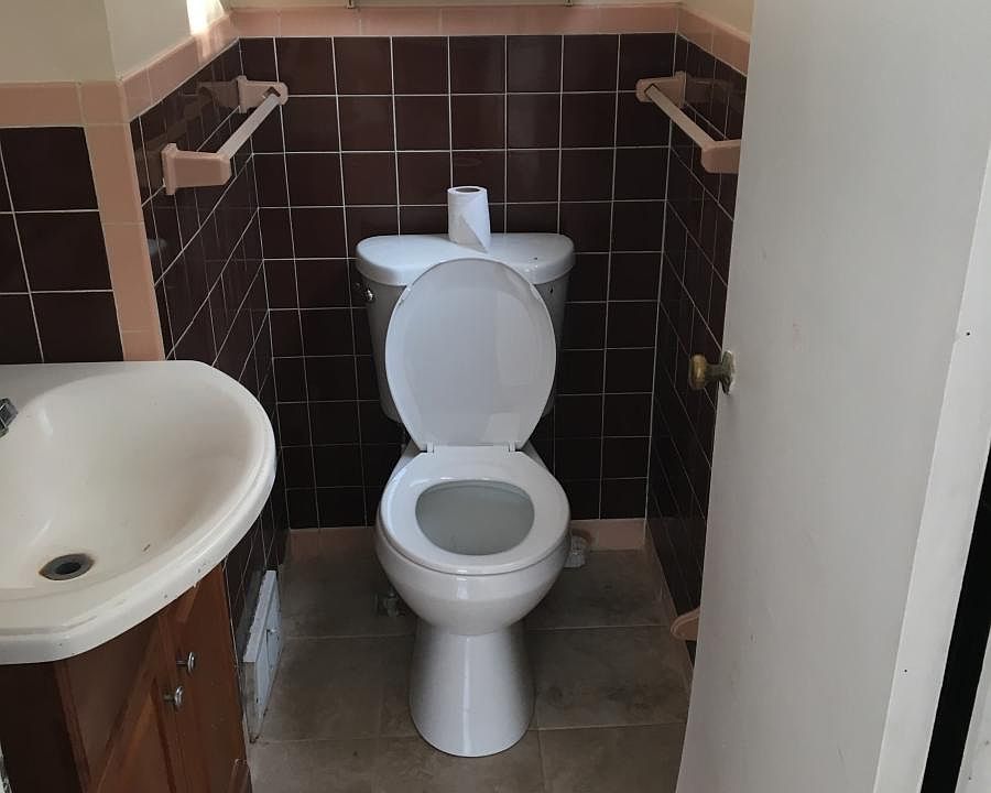 attach half bathroon