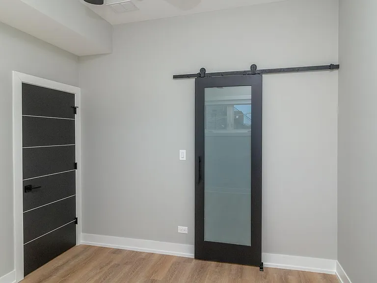 1840 W Augusta Blvd #1R — Photo 6