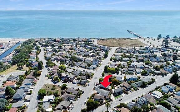 3rd image of 207 El Camino Del Mar
