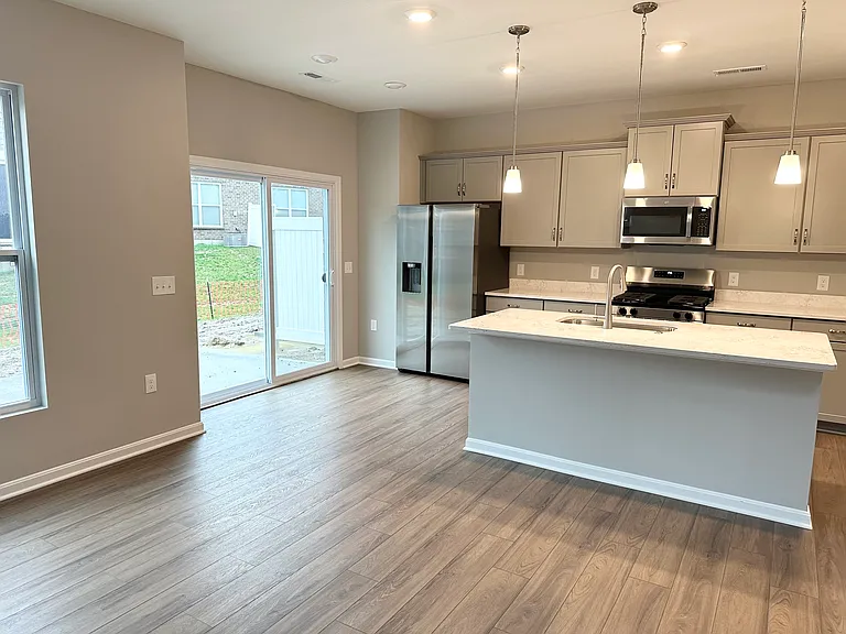 5012 Pebble Ct #5012 — Photo 2
