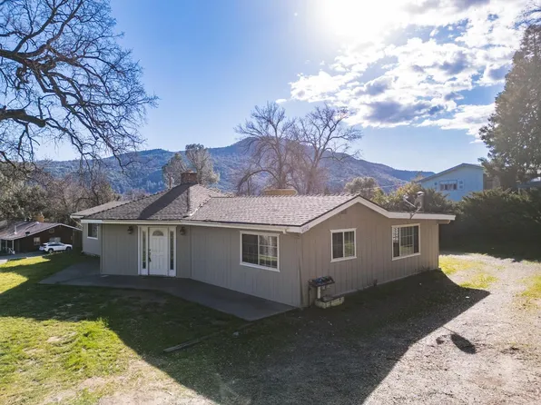40350 Live Oak Dr, Oakhurst, CA 93644