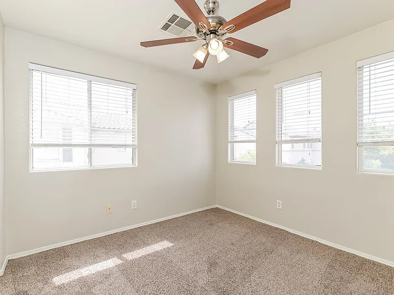 6015 Ambleshire Ave — Photo 12