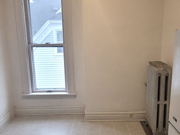 4th image of 609 S Broad St #4