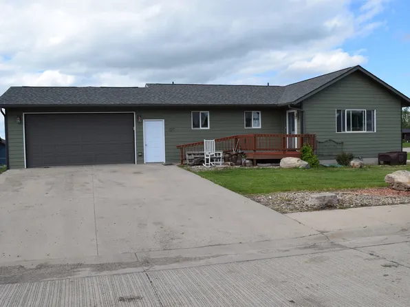 727 Taylor Ct, Belle Fourche, SD 57717