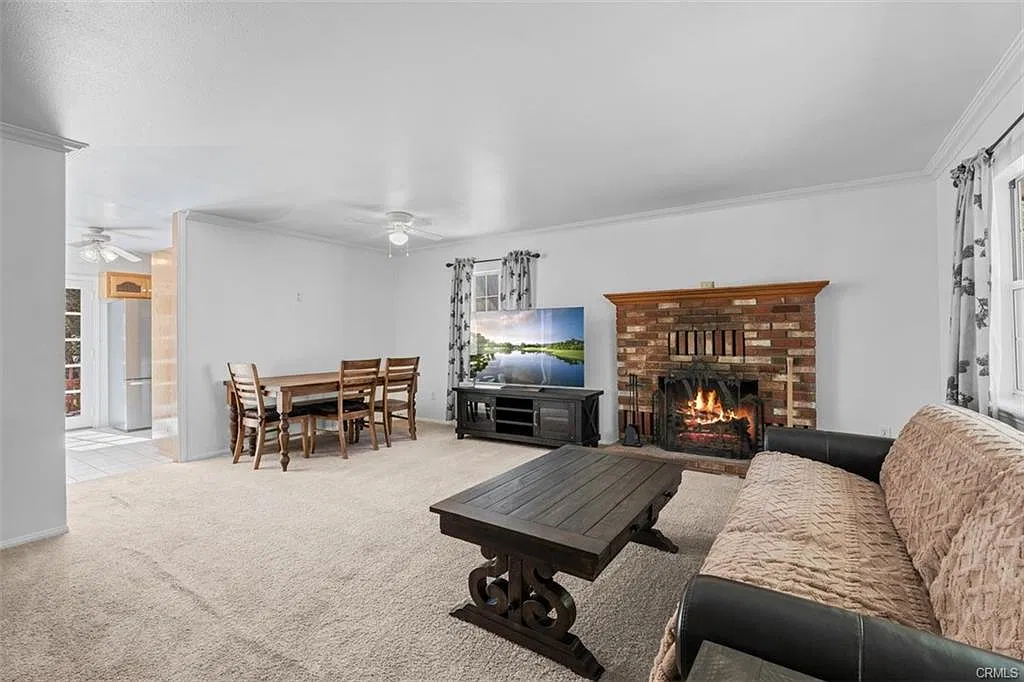3 bed, 1400 sqft, $2,400 — Photo 3