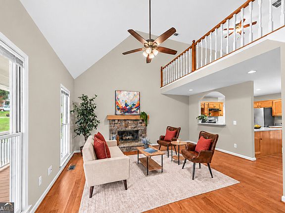 4th image of 4062 Crabapple Dr