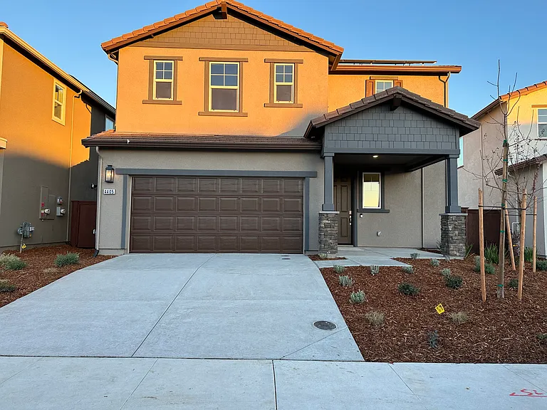 4405 Neptune Cir — Photo 1
