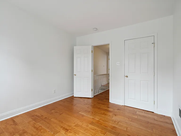 1563 E Hewson St — Photo 11