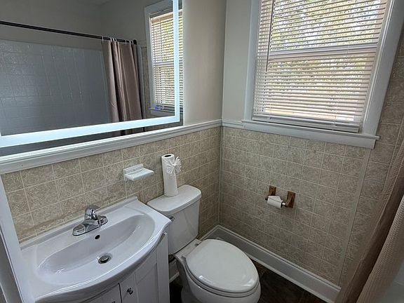 5th image of 228 Elberta St #A