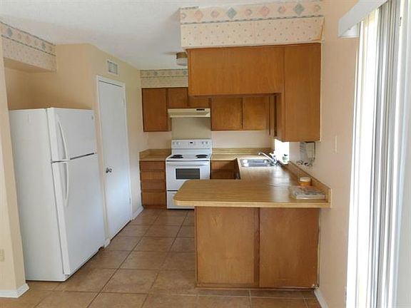4th image of 718 Royal Crest Dr