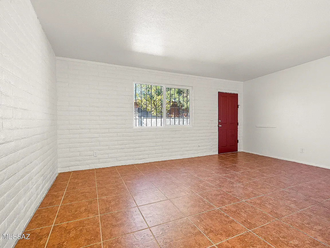2 bed, 876 sqft, $1,400 — Photo 2