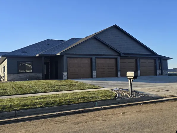 502 Kaylee Ct, Watertown, SD 57201