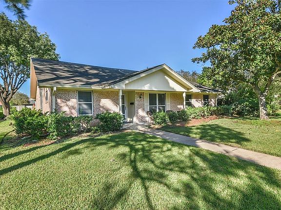 2nd image of 10415 Carlow Ln