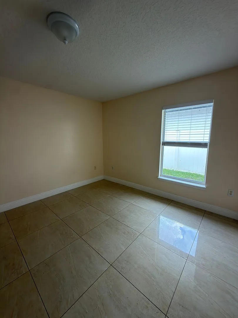 4-bedroom Pool Home - 1376 Shelter Rock Rd. — Photo 4