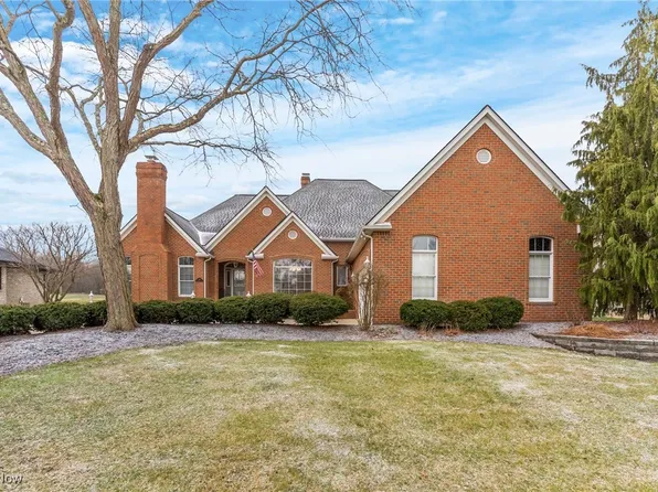 380 Shadydale Dr, Canfield, OH 44406