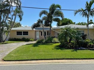 12005 5th St E, Treasure Island, FL 33706