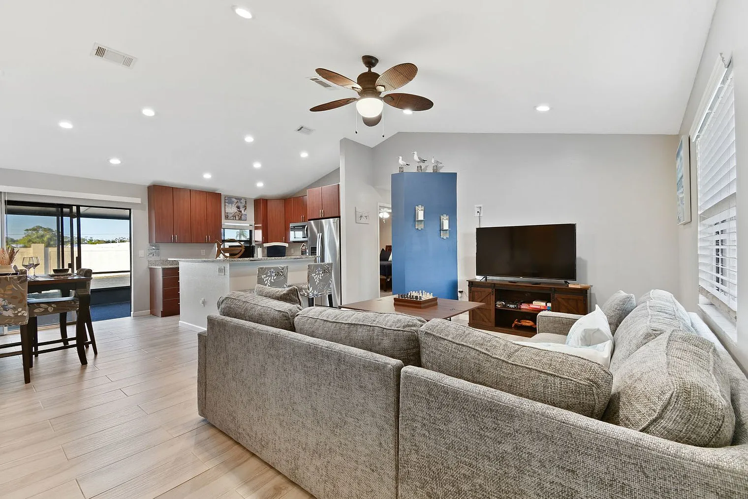 3 bed, 2.0 bath, 1205 sqft, $2,850 — Photo 4