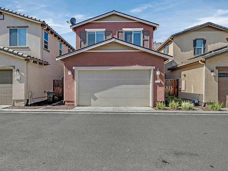 210 Stratus Cmn — Photo 32