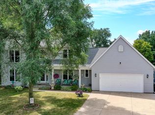 W317S3023 Roberts Ct S, Waukesha, WI 53188