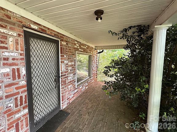 4th image of 572 Ledbetter Rd