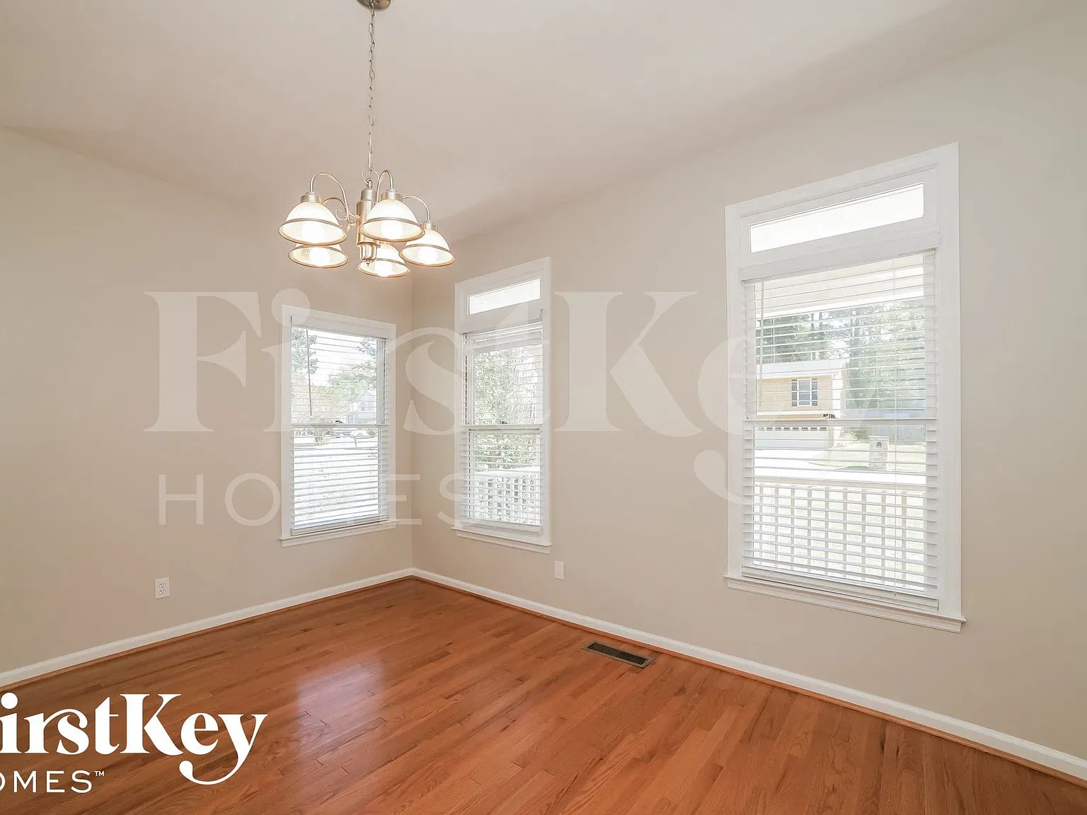 3 bed, 2.5 bath, 2732 sqft, $2,970 — Photo 4
