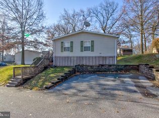 6 Summer Dr, Elizabethtown, PA 17022