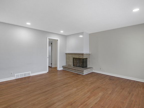 3rd image of 6211 Morgan Ave S