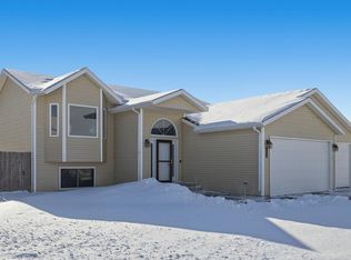1037 39th Ave W, West Fargo, ND 58078