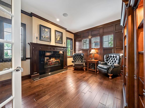 3rd image of 4944 Pesaro Way