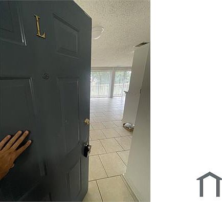 3rd image of 1600 Arlyn Cir