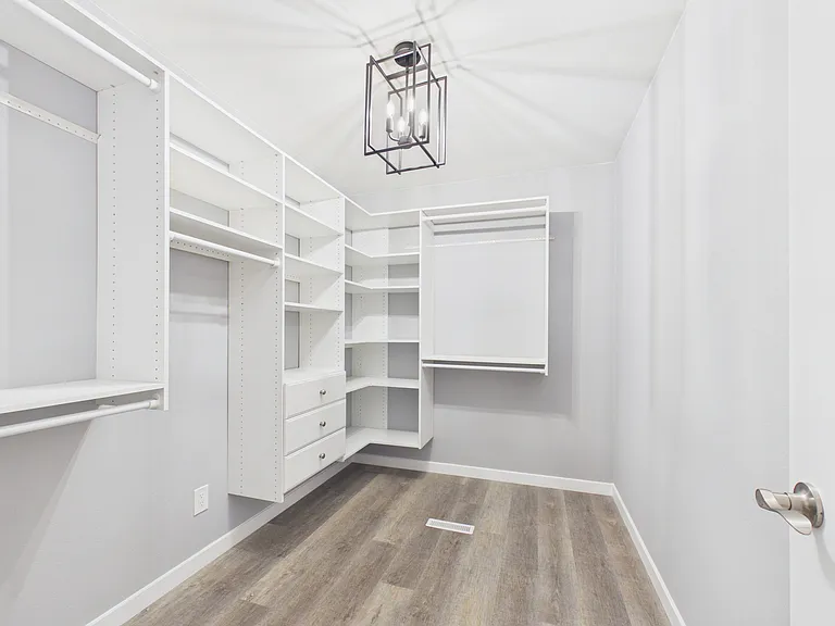 483 Baypoint Dr — Photo 22
