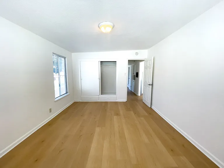 1517 E Maple St — Photo 7