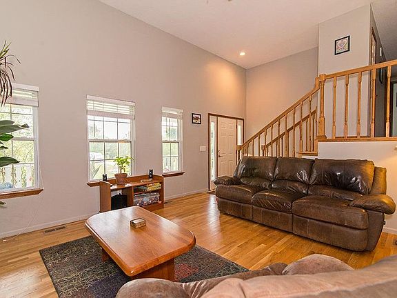 4th image of 17590 190th St
