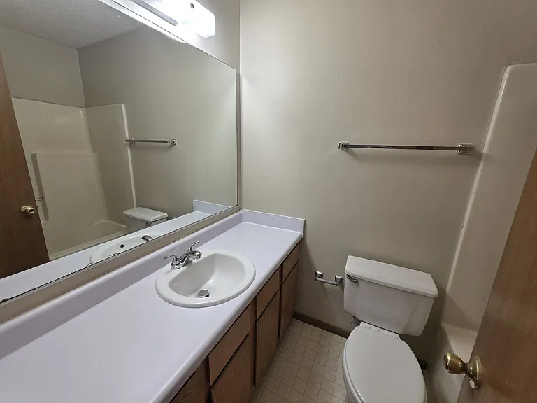 2430 W Gum St — Photo 6