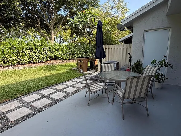 1428 SW 47th Ave — Photo 36