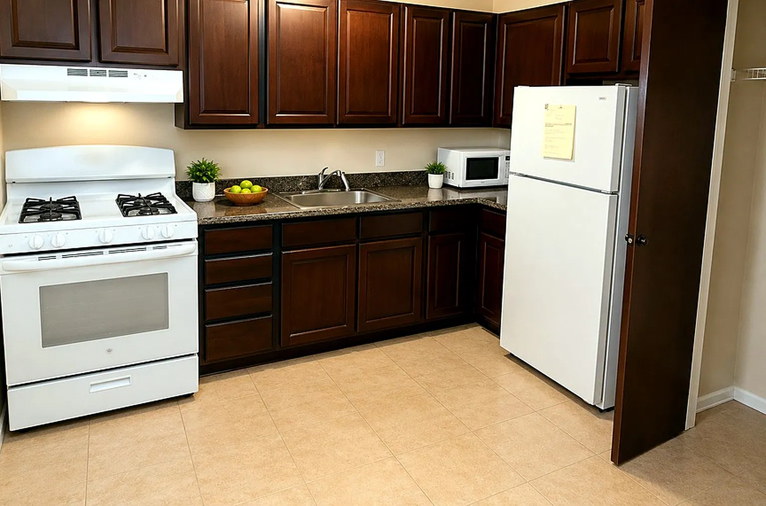 2 bed, 850 sqft, $1,700 — Photo 1