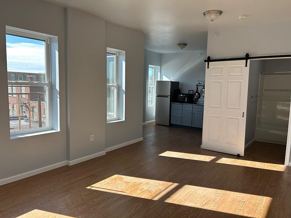 2nd image of 417 Main St #3C