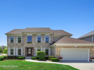 1277 N Lakeview Dr, Palatine, IL 60067