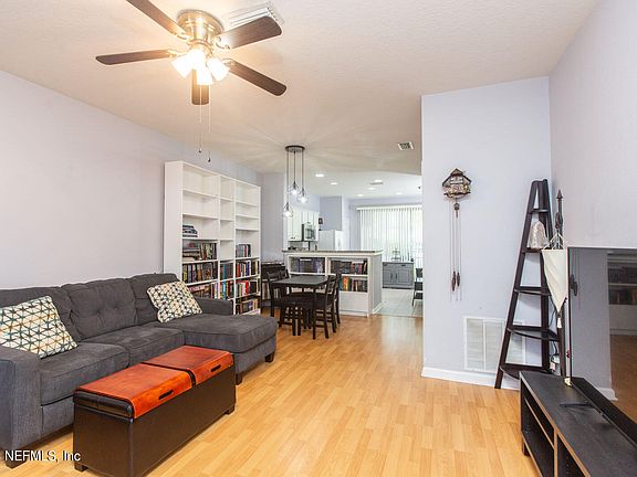 2nd image of 3690 SUMMERLIN Lane E