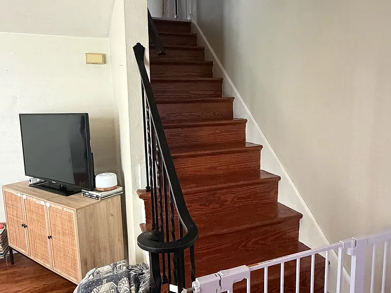 526 Bellaire Ave — Photo 6