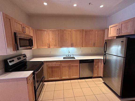 5th image of 405 Washington St